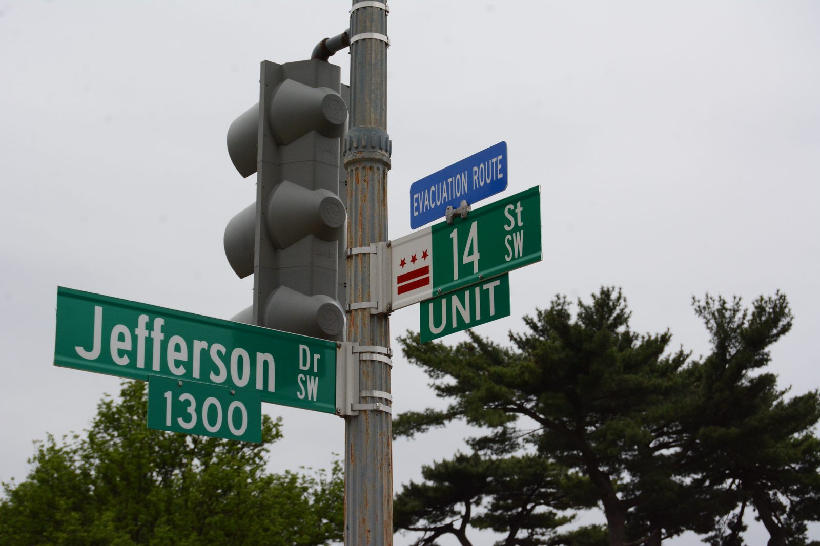 Jefferson Dr & 14th St Signs